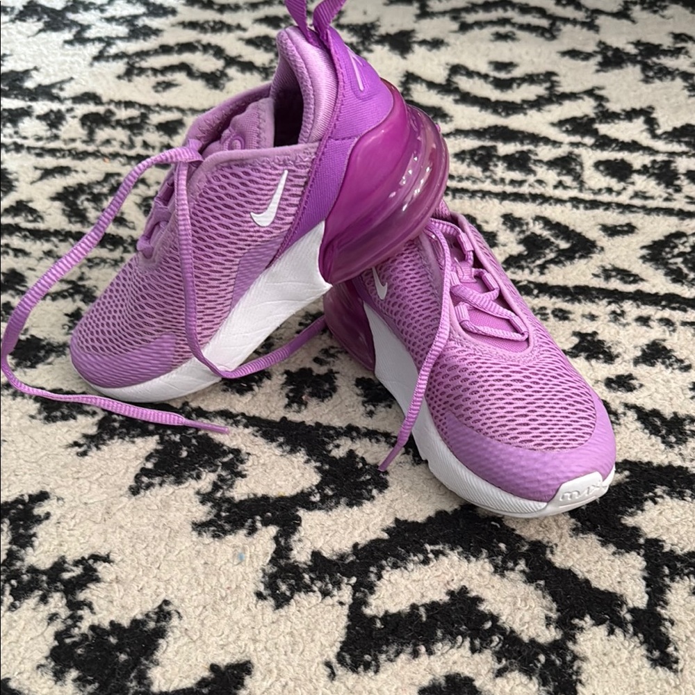 Girls nike 270’s